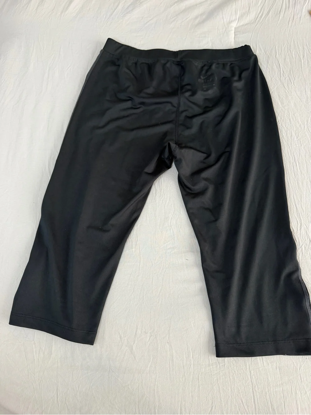 Nike women Black Cropped Athletic Leggings with White Swoosh‎